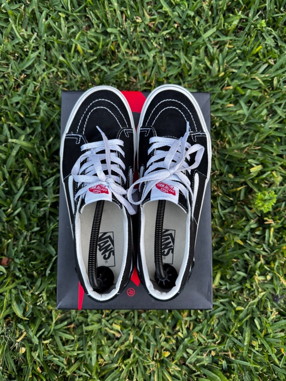 Vans Sk8 Low - black/white skate shoes
(M 9.5 / W 11) - Picture 5 of 7